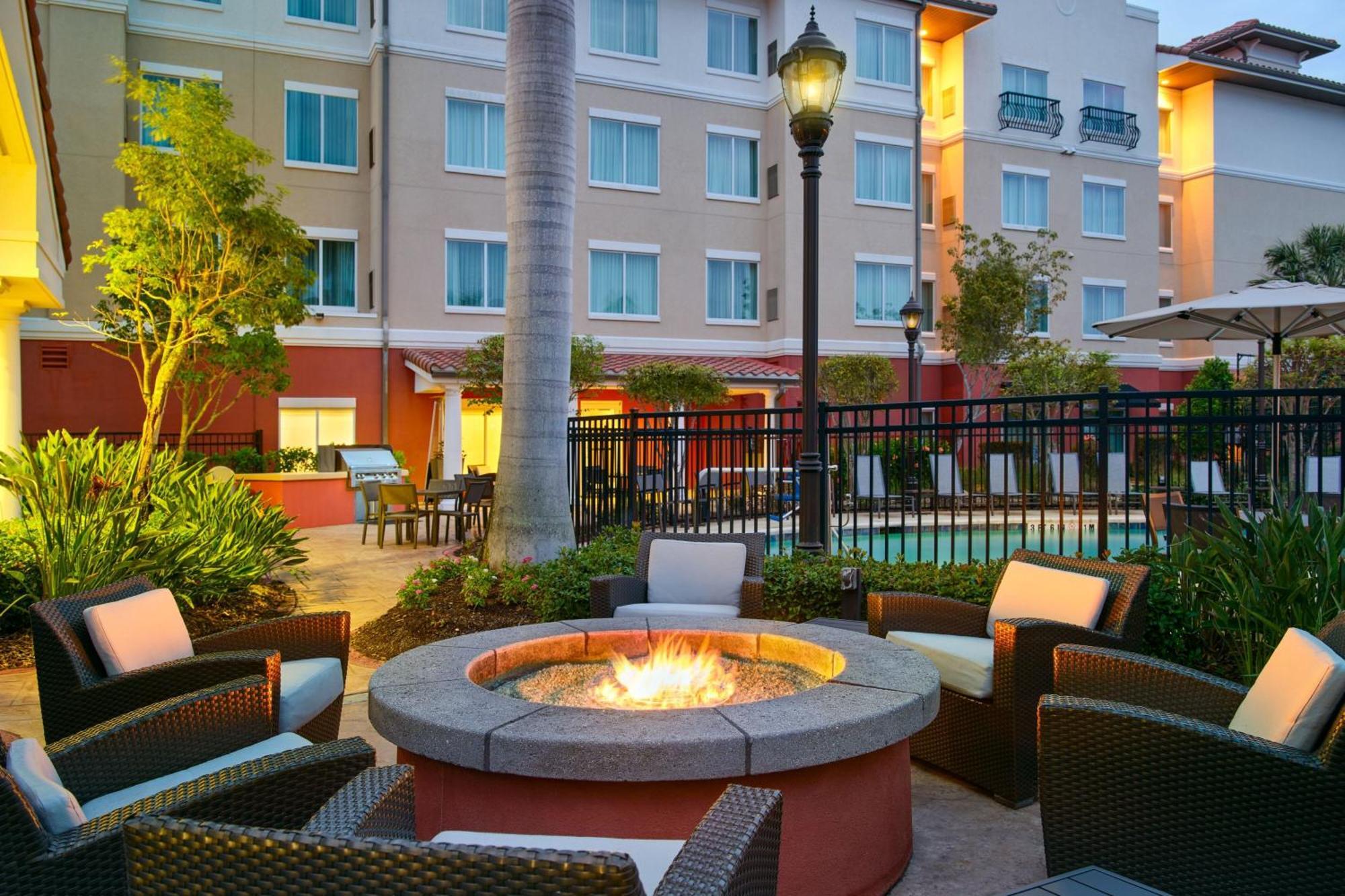 Residence Inn By Marriott Fort Myers At I-75 And Gulf Coast Town Center Estero Ngoại thất bức ảnh